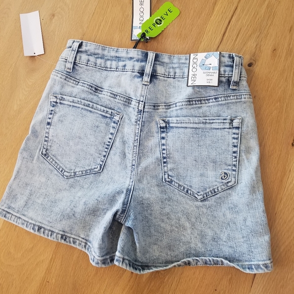 BWT Indigo Rein High Rise Jean Shorts - Picture 3 of 4